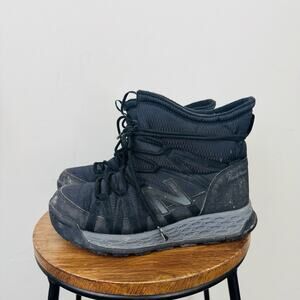 New Balance Fresh Foam 2000 Black Snow Boot Women’s Size 8.5